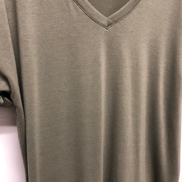 Cuffed Sleeve Oversized V-neck - Picture 3 of 5